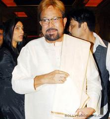 dimple kapadia collects rajesh khanna’s padma bhushan